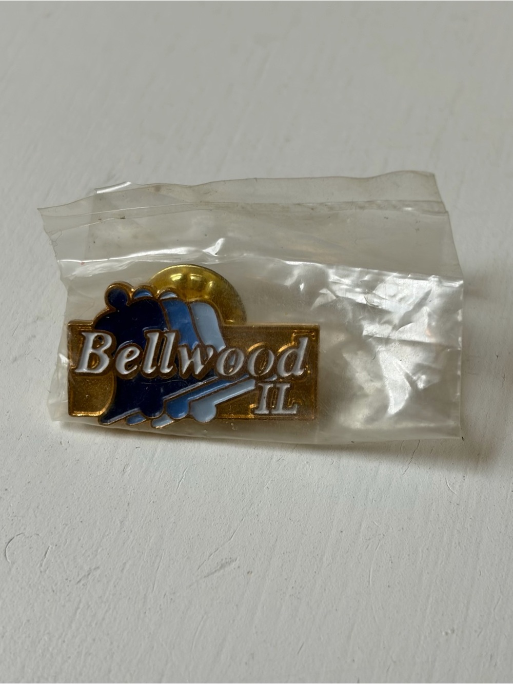 NWT Brand New Gold Bellwood IL Souvenir Pinback Lapel Pin
